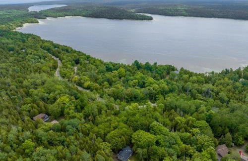 Tobermory House | Rustic cabin w Games near Lake and National Park