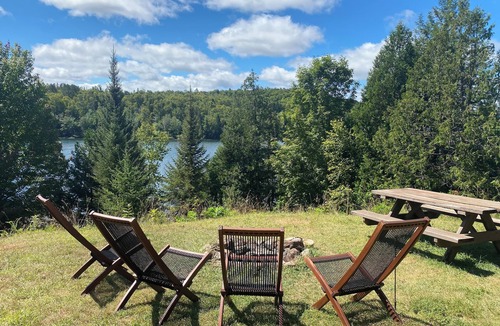 Nominingue Ski Chalet | Rustic chalet - directly on the lake with sandy beach
