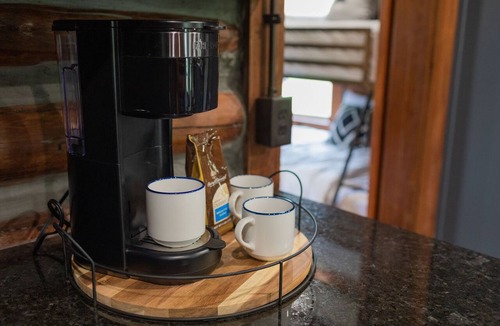 Livingston Cabin | Rustic Charm with Modern Amenities, Two Creeks Crossing Resort