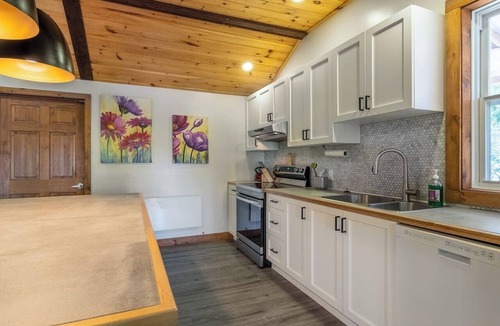 Saint-Faustin-Lac-Carre Cabin | Rustic & Charming Mont Blanc Chalet+ Private Spa