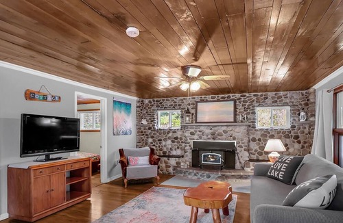 Port Franks Cottage | Rustic & Cozy Cottage - Just a 4 Min. Drive to the Beach!