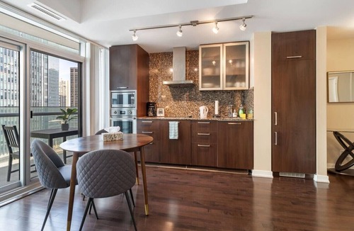 Toronto Entertainment District Apartment | Rustic DT Condo w/1 Bed + Sofabed
