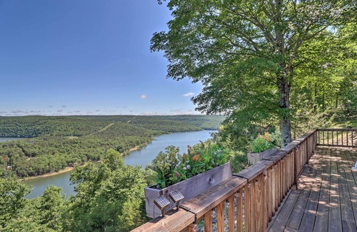 Newnata House | Rustic Lake-View Home Near Greers Ferry Lake