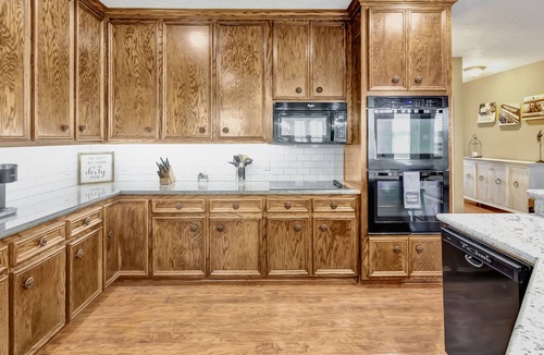 Brookshire House | Rustic Manor, Starry Night, Buller Studio Flat