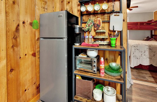 Rusk Cabin | Rustic ranch retreat with access to private saltwater pool.