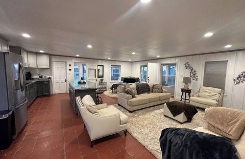 Wagoner County House | Rustic Seclusion at Red Baron Ranch