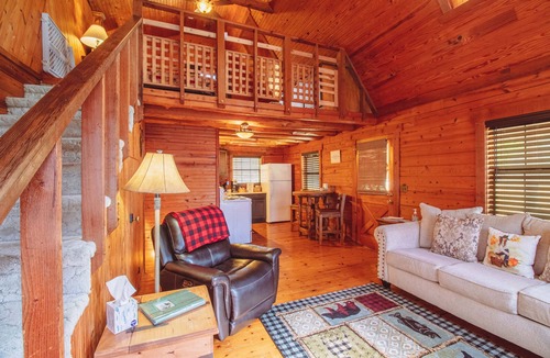 Harrison Cabin | Rustic Splendor in the Ozarks