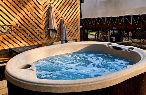 Avinger Cabin | Rustic Wagon Glamping Hot Tub