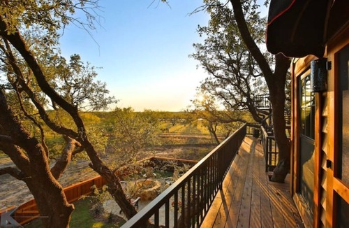 Baird House | Ryders Treehouse is the ultimate couples romantic private ranch stay!