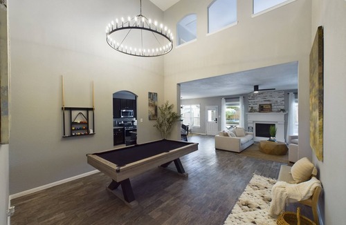 Houston House | Saddle & Spurs BNB- 25 minutes to downtown + pool