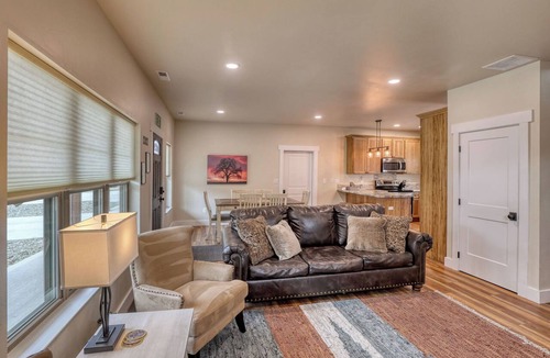 Rockerville Condo | Saddle Up For Luxury 2 Bedroom - 15 Minutes to Mt. Rushmore