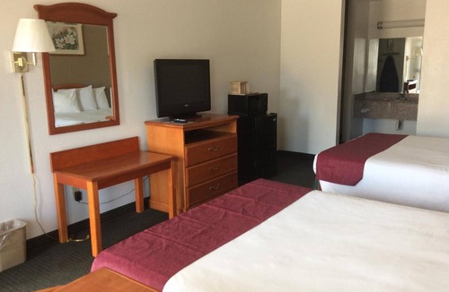 Cleburne Hotel | Sagamar Inn