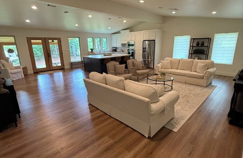 Brookeland House | Sam Rayburn Stunner - South End - Fully Remodeled, Water View, and Water Access
