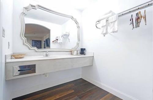 San Augustine Hotel | San Augustine: Clean 2 Full Beds Non-Smoking Room.