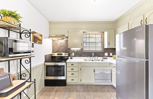 Franklin County Condo | Santa Fe 1976! Work Travel Stay Awhile Game Room!