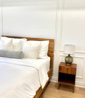Oakwood Village Apartment | Sapphire Luxury 1BR Plus Sofa Bed Apartment