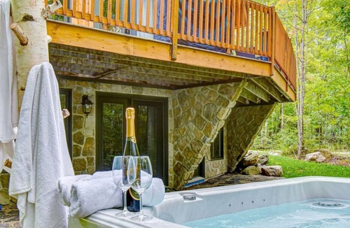 Amherst Cabin | Scandinavian Luxury Log Home + Private Spa