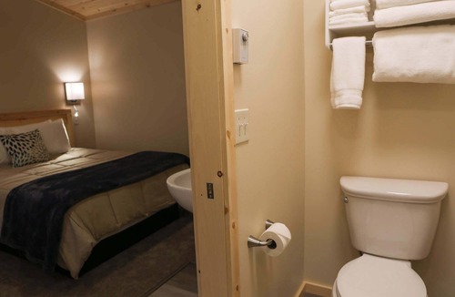 Fishhook Cabin | Scenic Mountain Setting Cabin #3 at Peak Lodging