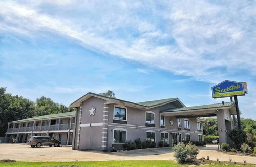 Shenandoah Hotel | Scottish Inns & Suites Shenandoah Woodlands Mall, Two Queen Room, Free Parking