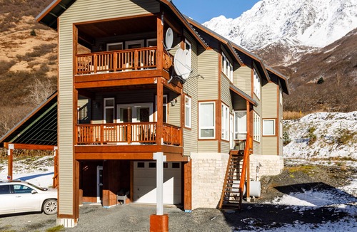 Eagle River House | Secluded duplex with amazing views - walk to backcountry skiing & hiking