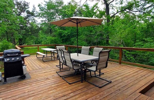 Eureka Springs House | Secluded Farm House at Wisteria