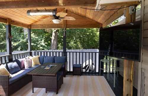 Tulsa House | Secluded Hideaway with private pool 3-bedroom house in tranquil Tulsa
