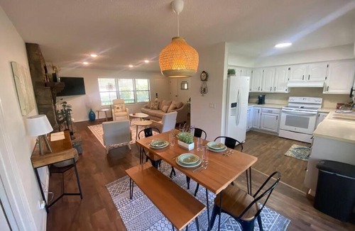 Eureka Springs House | Secluded Lakeview retreat by Eureka Springs-CANOE