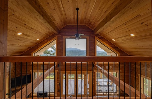 Bruno Cabin | Secluded mountaintop cabin, 40 acres, views of Buffalo River from hot tub