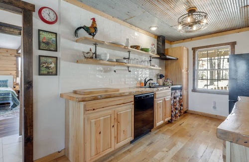 Omaha Cabin | Secluded Ozark Hideaway: 13 Mi to Table Rock Lake