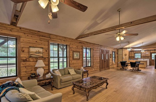 Willis Cabin | Secluded Texas Getaway w/ 25 Acres & Private Yard