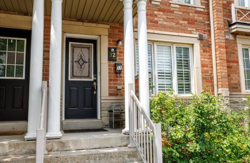 Downsview House | Semi-Private Townhouse - 3 Bedrooms, 4 beds, Free Parking, Wifi, Netflix, - Hosted by Matthew