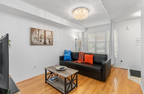 Downsview House | Semi-Private Townhouse - 3 Bedrooms, 4 beds, Free Parking, Wifi, Netflix, - Hosted by Matthew