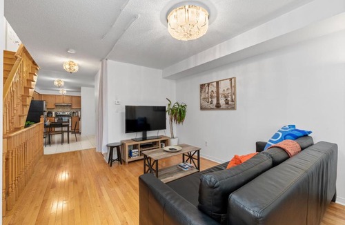 Downsview House | Semi-Private Townhouse - 3 Bedrooms, 4 beds, Free Parking, Wifi, Netflix, - Hosted by Matthew