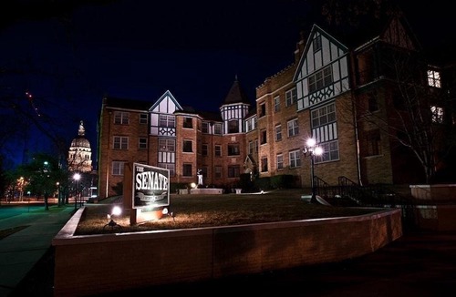 Topeka Hotel | Senate Luxury Suites