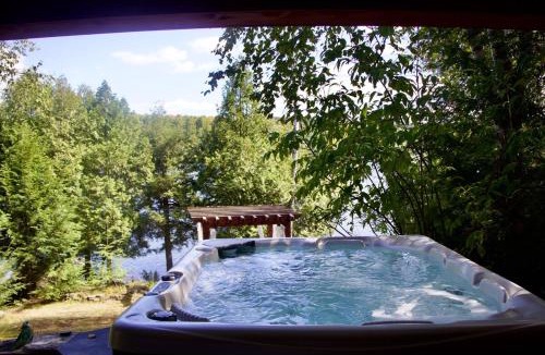 Eagle Lake House | Serendipity 5 BR Waterfront 4 Seasons, Hot Tub, Firepit, Close to Ski HIll
