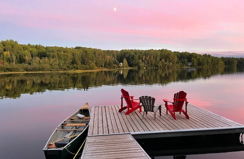 Lake St. Peter Cottage | Serendipity Lodge - 200ft clear waterfront swimming! Zip Line, Hot Tub, Sauna!