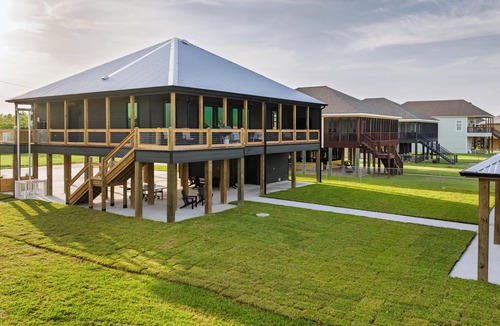 Hackberry House | Serene Hackberry Waterfront Escape - Boat Slips + Sunrise Views