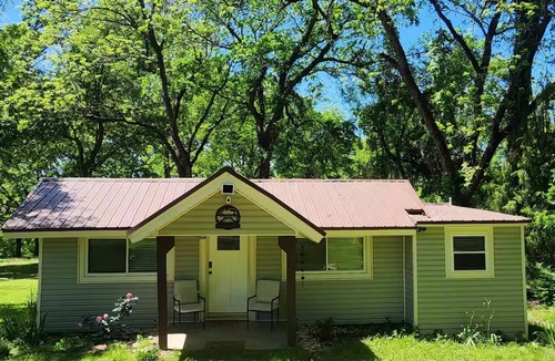 Eufaula House | Serene Lakefront Retreat with Sandy Beaches