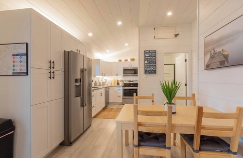 Lake of Bays Cabin | Serene Waterfront Cabin in the Woods | 4-Season Escape w/WiFi, Kayaks & Firepit