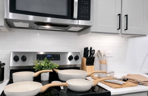 Sherman Apartment | Serene WorkerFriendly Escape w/Lndry in A+Location