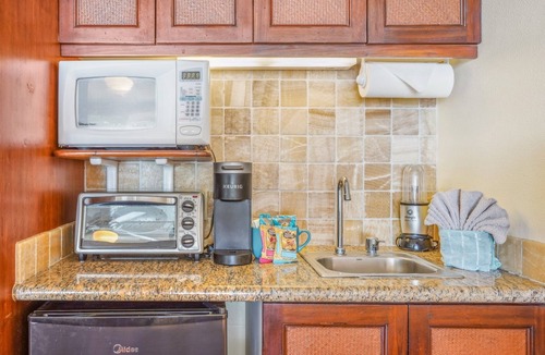 Wailua Apartment | Serenity | Islander on the Beach Oceanfront Studio with AC