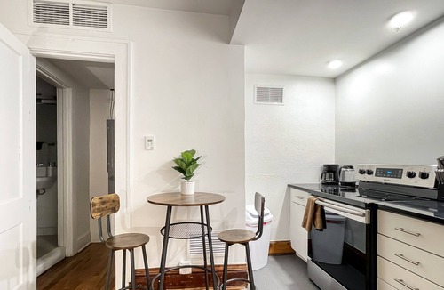 Downtown Des Moines Apartment | Settle in comfortably with this extended-stay studio near hospitals, featuring a welcoming space with everything you need for a convenient and relaxing stay.