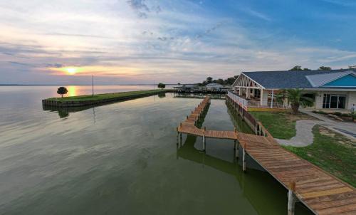 Onalaska Other | Settle Into a Cozy Lakeside Glamping Escape