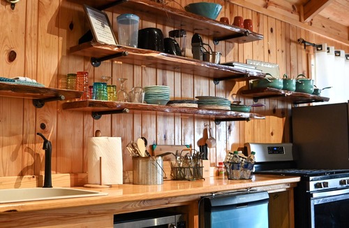 Board Camp Cabin | Shady Bend Bunk house, sleeps 4, 1 mile from the WPG south trail head.