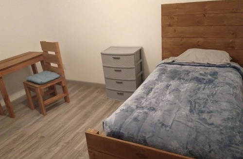 Cedar Crest House | Shared Rooms $28 per nite.... ask about our private rooms K4699435224