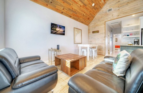 Flour Bluff House | Shared Waterfront Pool and Boat Dock, Balcony w/View | Yellowfin by AvantStay