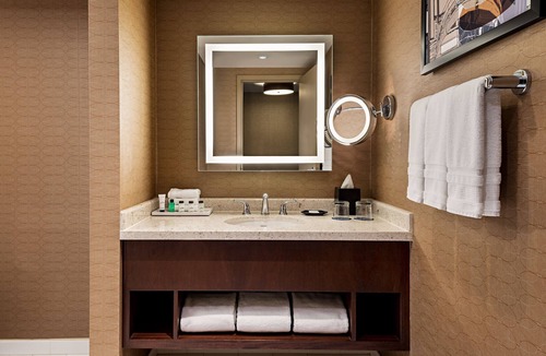 Etobicoke Hotel | Sheraton Toronto Airport Hotel & Conference Centre