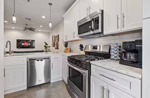 Lafayette House | Short & Extended Stays ▪ Full Kitchen ▪ Workspace ▪ Garage ▪ Washer/Dryer