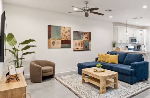 Lafayette House | Short & Extended Stays ▪ Full Kitchen ▪ Workspace ▪ Garage ▪ Washer/Dryer