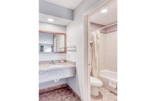 Channelview Hotel | Sienna Inn Channelview, TX